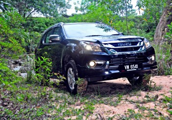 Isuzu mu-X Type-S - 02
