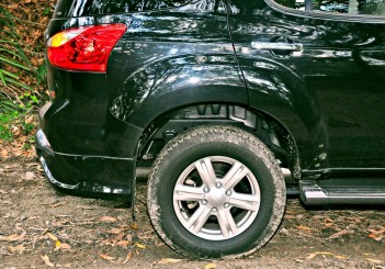 Isuzu mu-X Type-S - 08-1