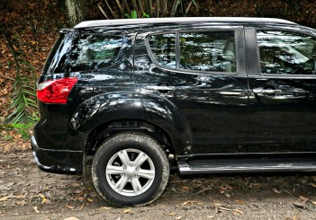 Isuzu mu-X Type-S - 08