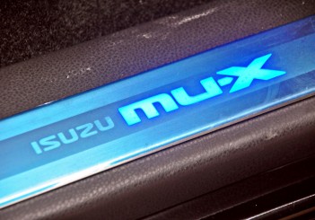 Isuzu mu-X Type-S - 33-1