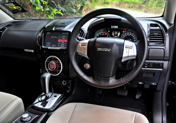 Isuzu mu-X Type-S - 38