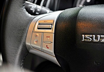 Isuzu mu-X Type-S - 40