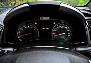 Isuzu mu-X Type-S - 51