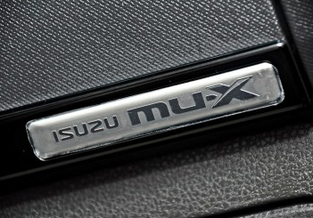 Isuzu mu-X Type-S - 60