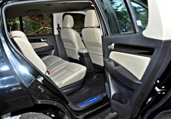 Isuzu mu-X Type-S - 76