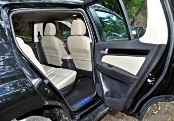 Isuzu mu-X Type-S - 77