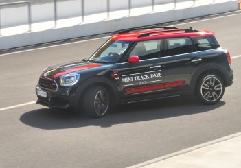 MINI John Cooper Works Countryman - 01