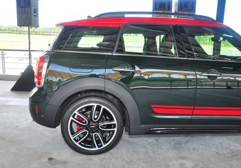MINI John Cooper Works Countryman - 10
