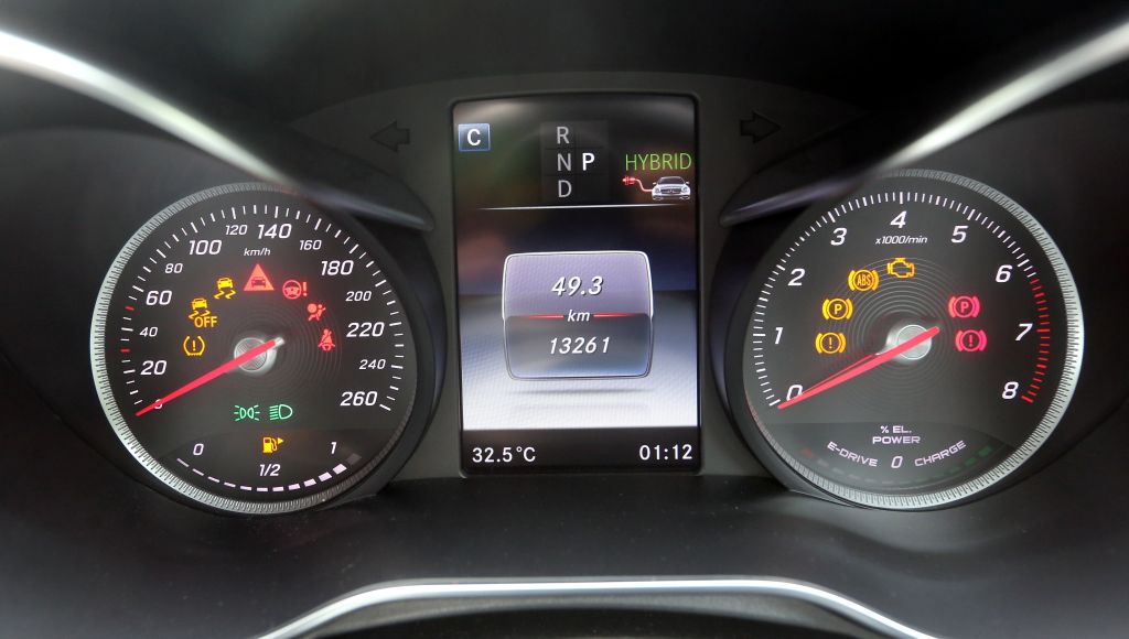 The C 350 e meter cluster and (below) the one from 330e.