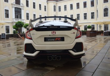 Carsifu 2017 Honda Civic Type R (16)