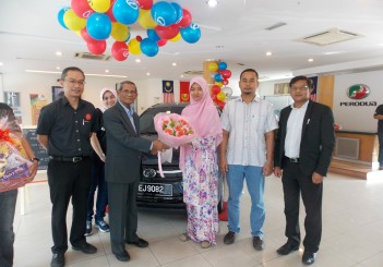 Teacher is proud owner of 250,000th Perodua Axia Perodua Axia - 250000th owner