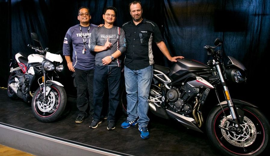 (L-R) Fast Bikes Sales Mngr Aries Raphael, COO Dato' Razak Al-Malique an...