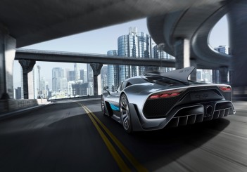 Weltpremiere Showcar Mercedes-AMG Project ONE: Mercedes-AMG bringt Formel 1-Technologie für die Straße