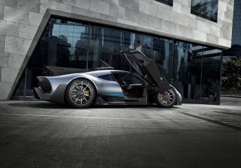 Weltpremiere Showcar Mercedes-AMG Project ONE: Mercedes-AMG bringt Formel 1-Technologie für die Straße