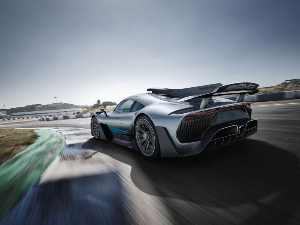 Showcar Mercedes-AMG Project ONE, zweisitziger Supersportwagen-mit modernster und effizientester Formel 1-Hybrid-Technologie, High Performance Plug-in Hybrid Antriebsstrang mit 1,6-Liter-V6-Turbobenzinmotor und vier Elektromotoren Showcar Mercedes-AMG Project ONE, two-seater supersports car with the very latest and efficient, fully-fledged Formula 1 hybrid technology, high-performance plug-in hybrid drive system with 1.6 1.6-litre V6 turbocharged petrol engine and four electric motors