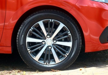 Peugeot 208 Puretech Carsifu (10)
