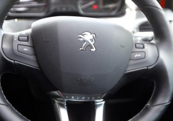 Peugeot 208 Puretech Carsifu (16)