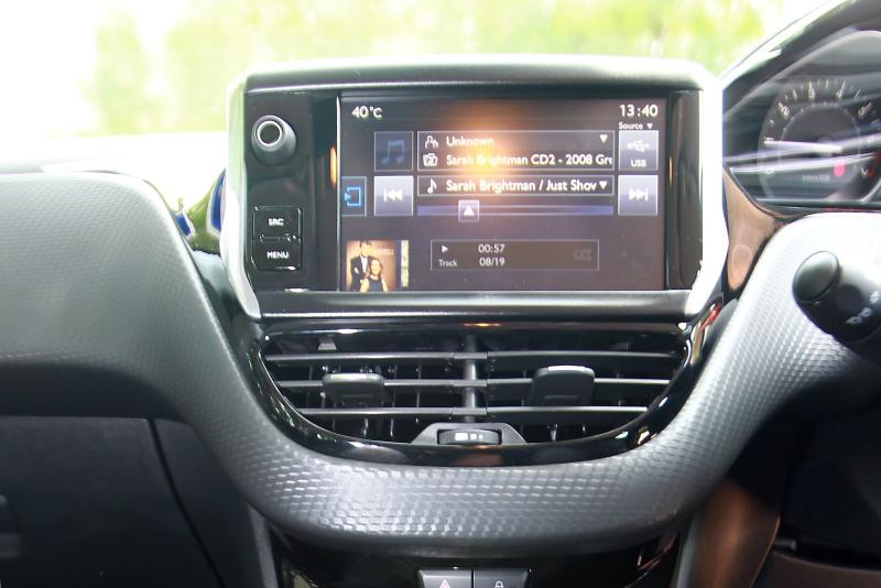 Peugeot 208 Puretech Carsifu (2)