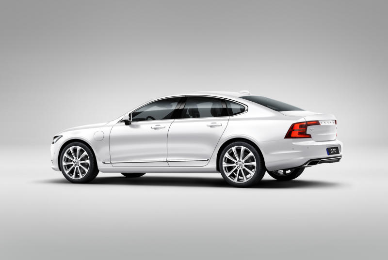 Volvo S90 T8 Twin Engine Plug-in Hybrid Electric Vehicle - 02