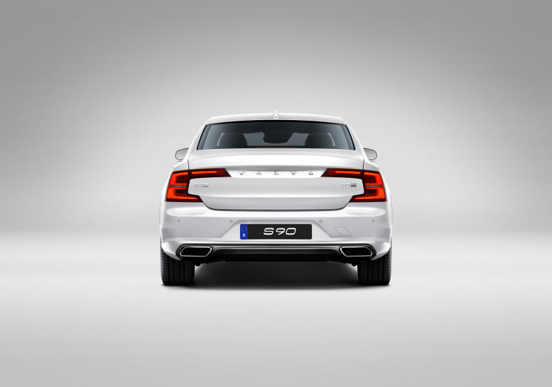 Volvo S90 T8 Twin Engine Plug-in Hybrid Electric Vehicle - 03