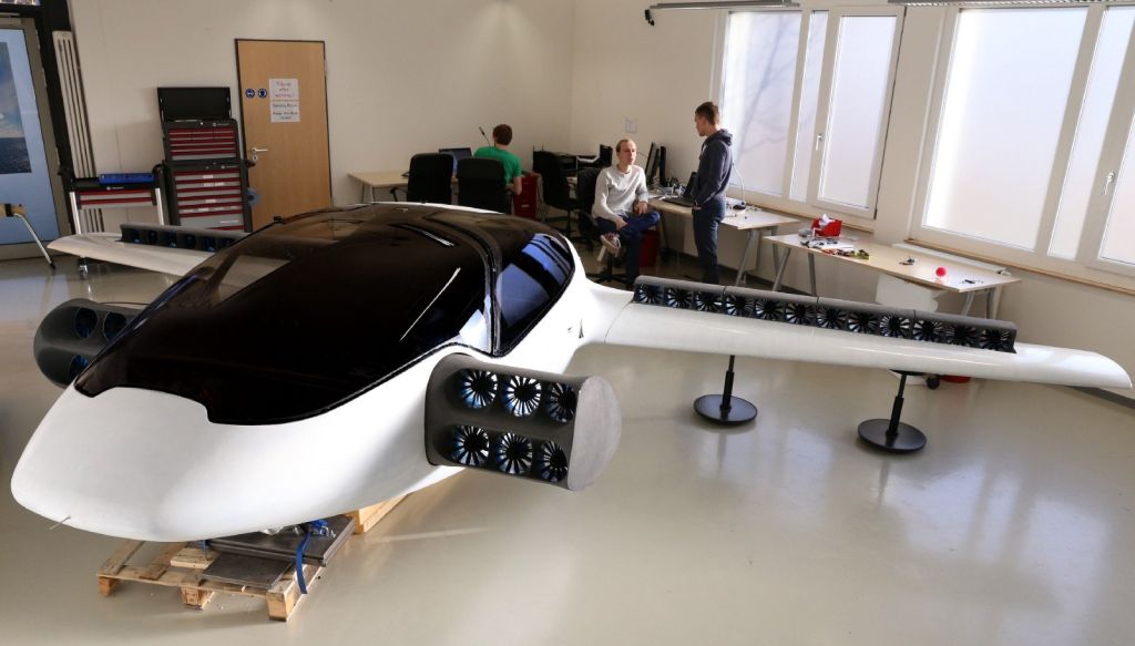 lilium-full-scale-prototype-workshop